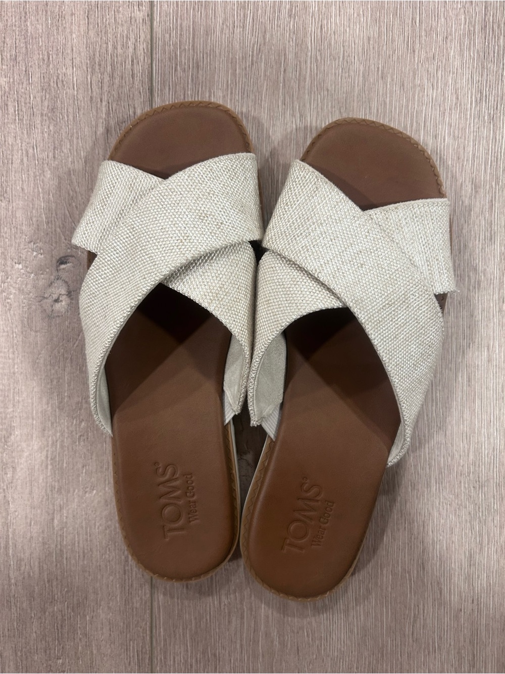 TOMS Cross-Strap Slide Sandals 6.5 but feels like a 6. Minimally worn.